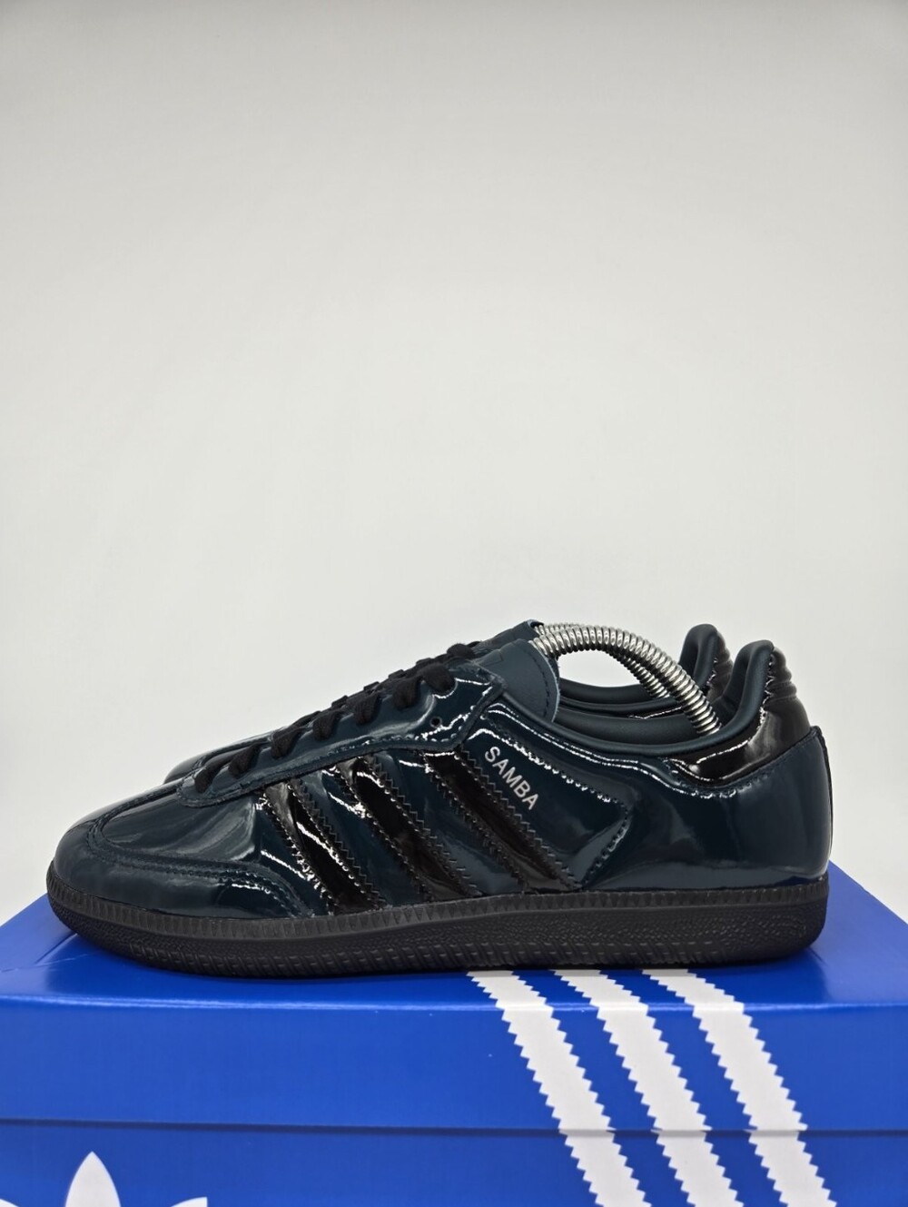 adidas Women's JR8750 Samba OG Aurora Ivy Black Patent Shoes Size 6